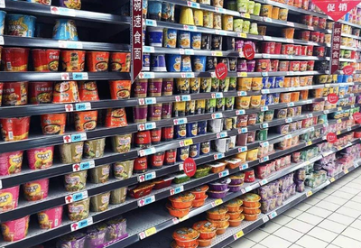超市貨架何以屢屢告急？剖析四類易搶購食品背后的消費(fèi)心理與市場邏輯