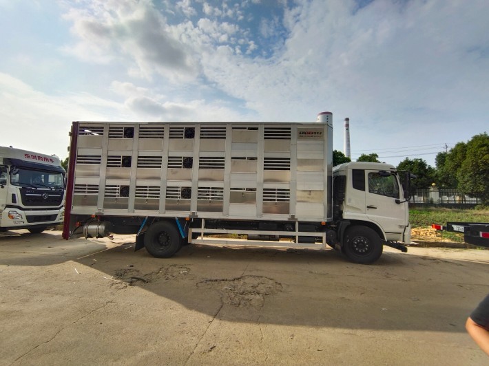 華一專汽東風(fēng)天錦4x2畜禽運輸車新品上市 為畜禽安全高效運輸賦能